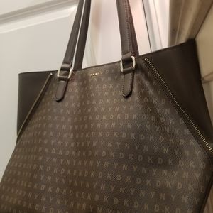 Dkny Bryant Logo Tote